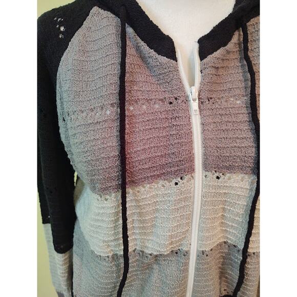 New Women's Small Gray White Black Sweater with Hood - Picture 2 of 3